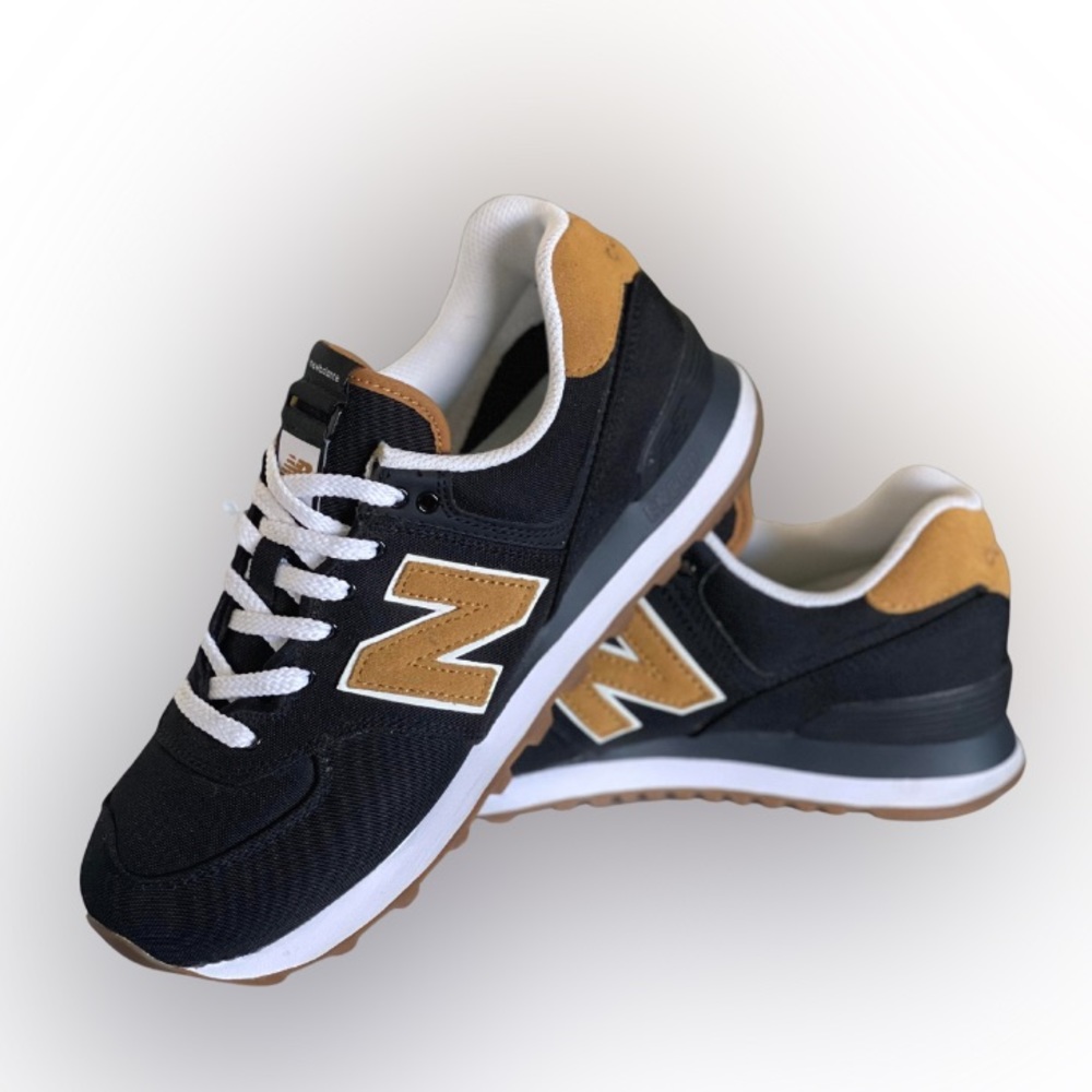 New Balance women’s 574 V2 Evergreen Sneaker 🙃